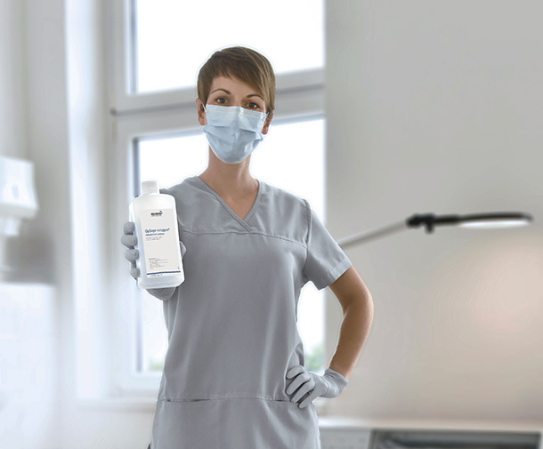 Desinfektion hat eine wichtige Rolle, um den Patienten- & Eigenschutz zu gewährleisten. Mit unserer Eigenmarke für Desinfektionsmittel sind Sie gerüstet.